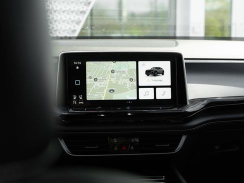 Used 2024 Volkswagen Atlas Cross Sport SEL R-Line AWD/4WD image 14