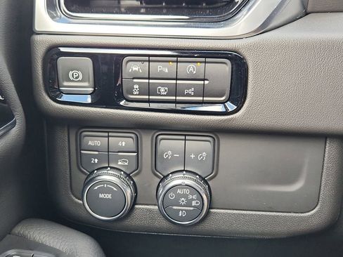 Used 2025 GMC Yukon Denali image 29