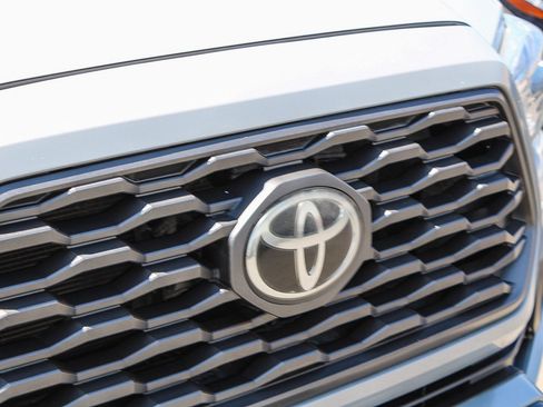 Used 2020 Toyota Tacoma TRD Off-Road w/ Technology Package AWD/4WD image 6