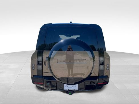 New 2026 Land Rover Defender 130 X-Dynamic SE AWD/4WD image 4