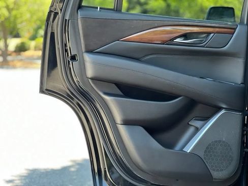 Used 2017 Cadillac Escalade Luxury RWD image 14