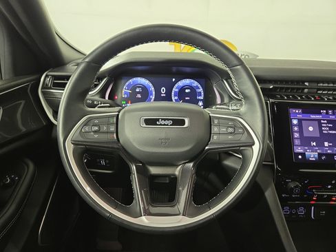 Used 2022 Jeep Grand Cherokee Altitude image 14