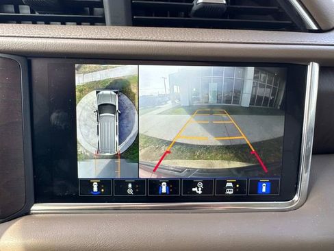 Used 2022 GMC Yukon Denali w/ Denali Premium Package image 32