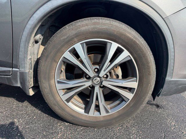 Used 2017 Nissan Rogue SL w/ SL Premium Package FWD image 9