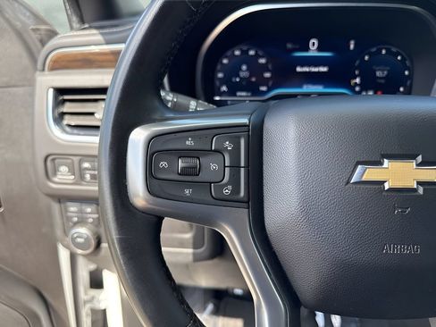 Used 2023 Chevrolet Suburban Premier AWD/4WD image 17