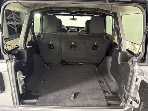 Used 2018 Jeep Wrangler Unlimited Sport S AWD/4WD image 21