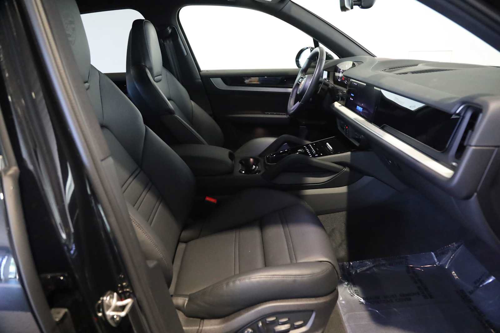Used 2026 Porsche Cayenne AWD/4WD image 12