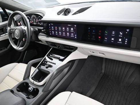 Certified 2025 Porsche Cayenne Turbo AWD/4WD image 29