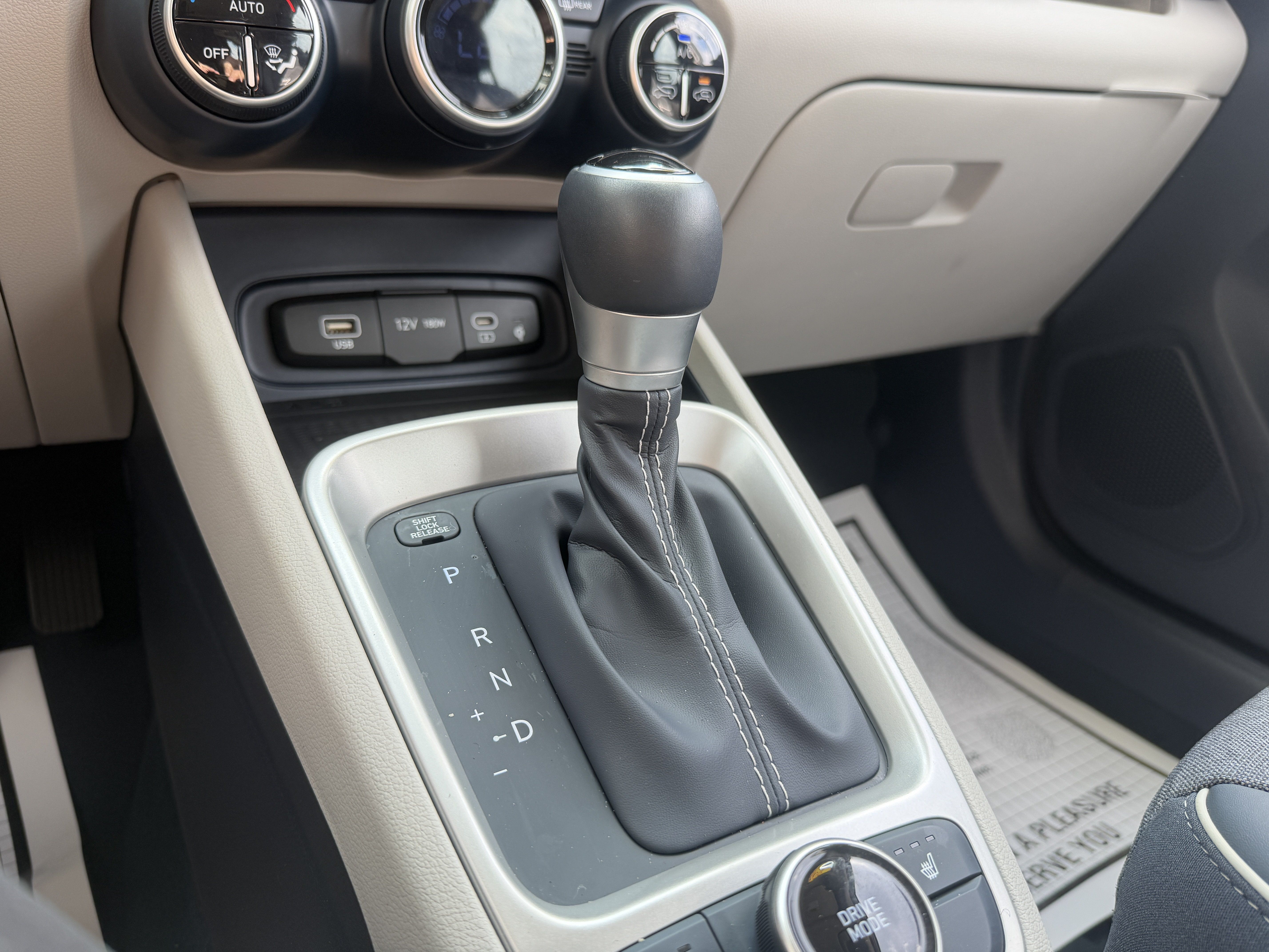 Certified 2025 Hyundai Venue Limited FWD image 40