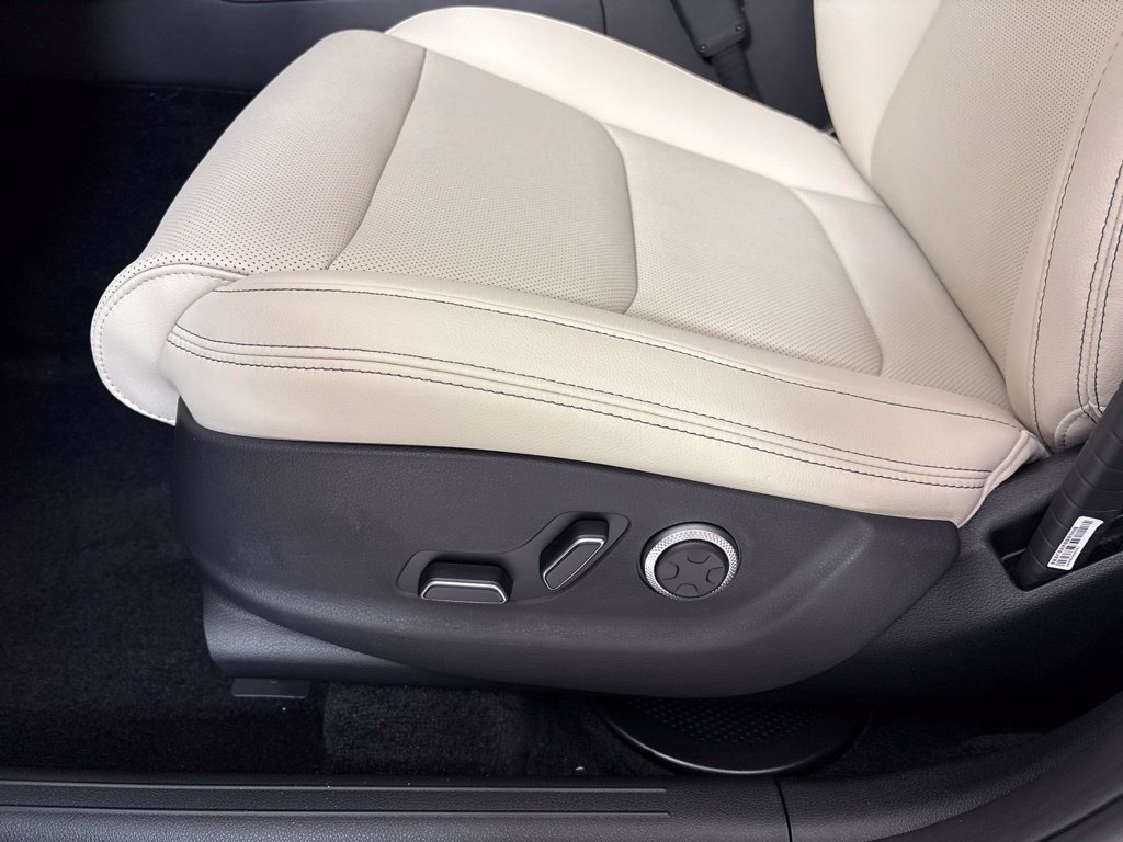 New 2027 Genesis GV70 2.5T Select AWD/4WD image 15