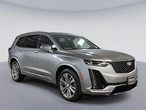 Used 2025 Cadillac XT6 Premium Luxury AWD/4WD image 9