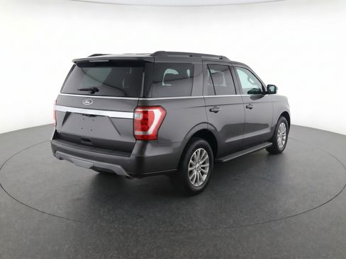 Used 2019 Ford Expedition XLT w/ Equipment Group 201A AWD/4WD image 4