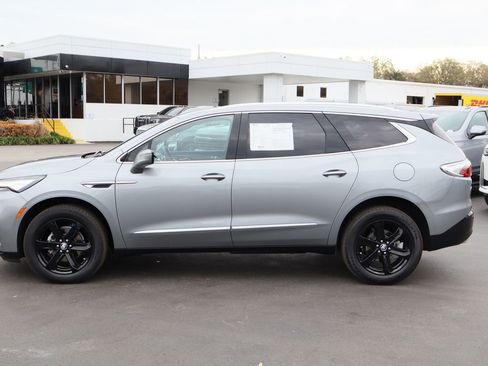 Used 2023 Buick Enclave Essence w/ Sport Touring Edition image 5