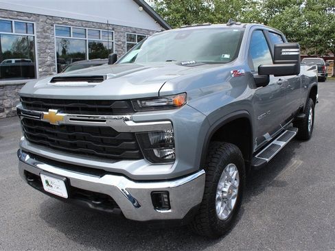 Used 2024 Chevrolet Silverado 2500 LT w/ All Star Edition AWD/4WD image 2
