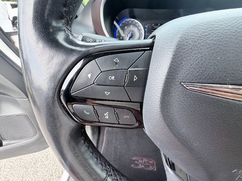 Used 2020 Chrysler Pacifica Touring-L FWD image 15