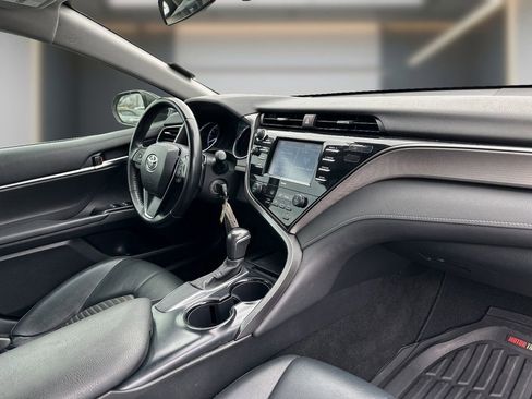 Used 2020 Toyota Camry SE image 6