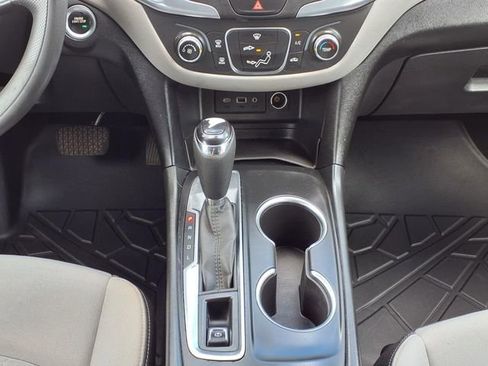 Used 2021 Chevrolet Equinox LS w/ LS Convenience Package FWD image 17