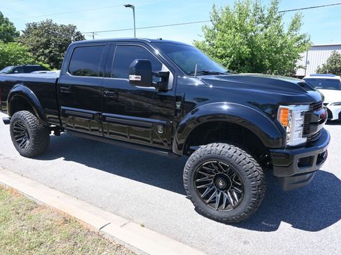 Used 2018 Ford F250 Lariat w/ Lariat Ultimate Package AWD/4WD image 5