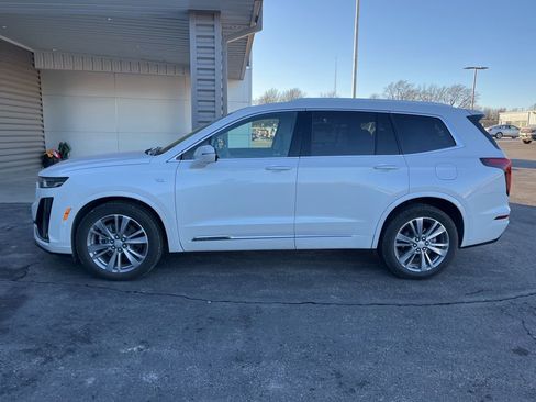 Used 2023 Cadillac XT6 Premium Luxury w/ Technology Package image 3