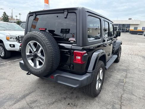Used 2018 Jeep Wrangler Unlimited Sahara AWD/4WD image 14