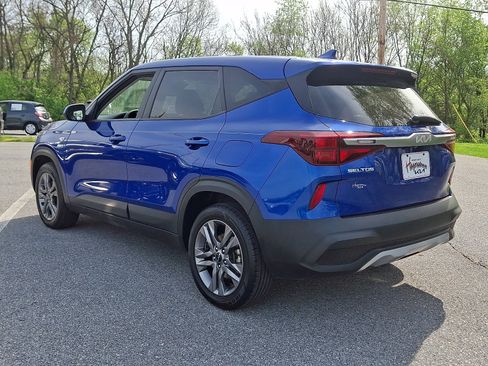 Used 2023 Kia Seltos LX AWD/4WD image 4