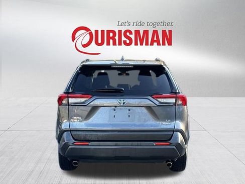Used 2019 Toyota RAV4 LE image 3