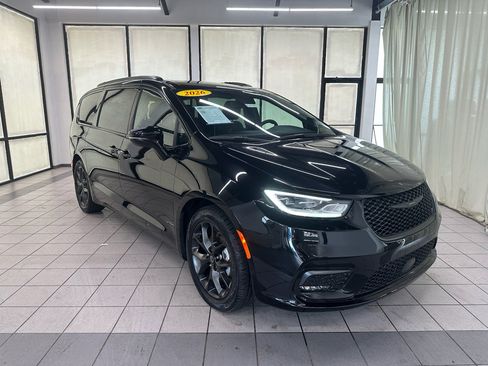 Used 2026 Chrysler Pacifica Limited w/ S Appearance Package FWD image 2