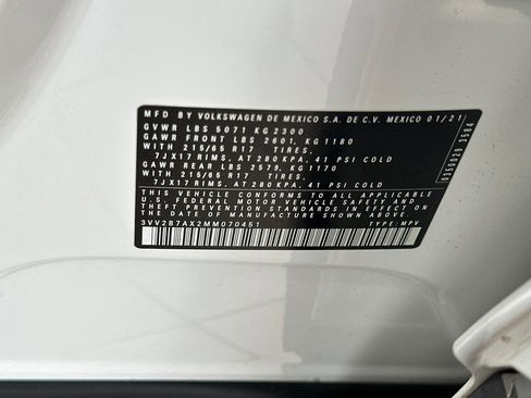 Used 2021 Volkswagen Tiguan SE image 29