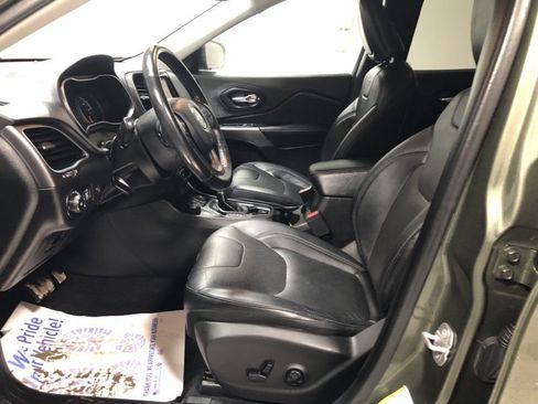 Used 2020 Jeep Cherokee Limited image 18