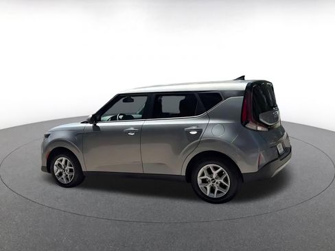 Used 2025 Kia Soul LX w/ LX Technology Package FWD image 11