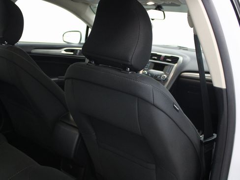 Used 2017 Ford Fusion SE image 23