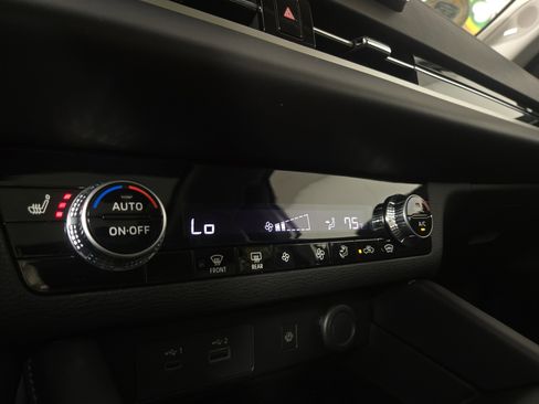 New 2025 Mitsubishi Outlander SE image 28