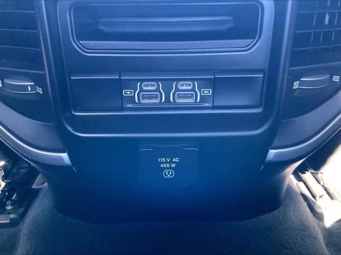 Used 2022 RAM 1500 Big Horn AWD/4WD image 36