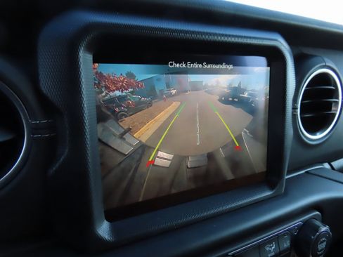 Used 2023 Jeep Wrangler Unlimited Sahara w/ Cold Weather Group image 27