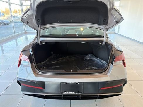 Used 2025 Hyundai Elantra Limited image 15