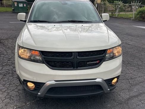 Used 2019 Dodge Journey Crossroad w/ Navigation Group AWD/4WD image 2