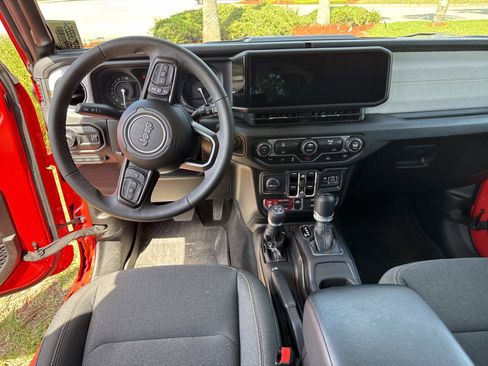 Used 2025 Jeep Wrangler Unlimited Sport S 4xe AWD/4WD image 16