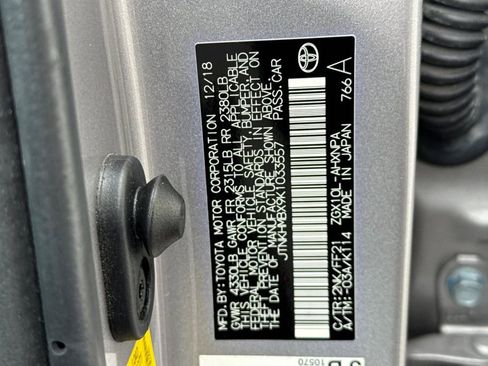 Used 2019 Toyota C-HR XLE FWD image 33