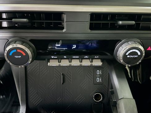 Used 2025 Toyota Tacoma SR image 23