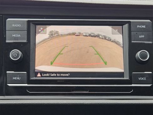 Used 2020 Volkswagen Jetta SE image 19