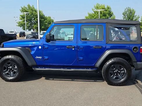 Used 2018 Jeep Wrangler Unlimited Sport AWD/4WD image 5