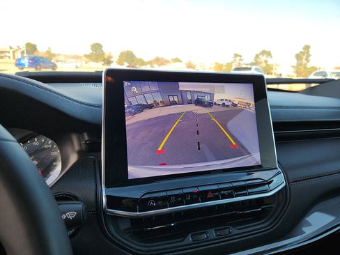 Used 2024 Jeep Compass Trailhawk image 18