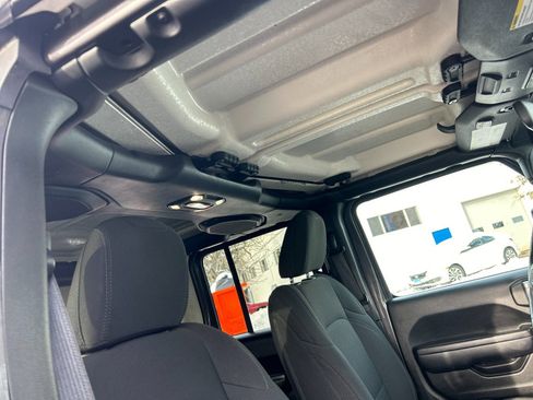 Used 2021 Jeep Wrangler Unlimited Sport S image 18