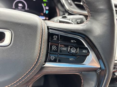 Used 2022 Jeep Grand Cherokee Summit w/ Advanced Protech Group IV AWD/4WD image 32
