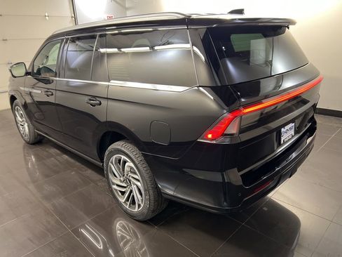 New 2026 Lincoln Navigator Reserve AWD/4WD image 4