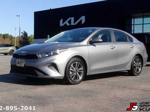 Certified 2022 Kia Forte LXS image 1