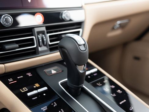 Used 2025 Porsche Macan image 27