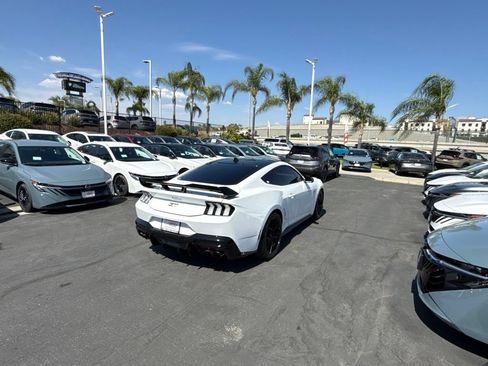 Used 2025 Ford Mustang GT Premium RWD image 4