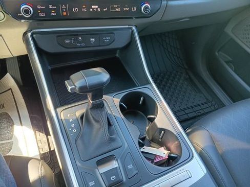 Used 2026 Kia Carnival FWD image 10
