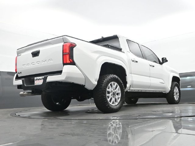 Used 2024 Toyota Tacoma SR5 AWD/4WD image 24